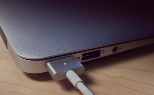 Make sure the mac power adapter plugged when using with clamshell mode or KVM switch